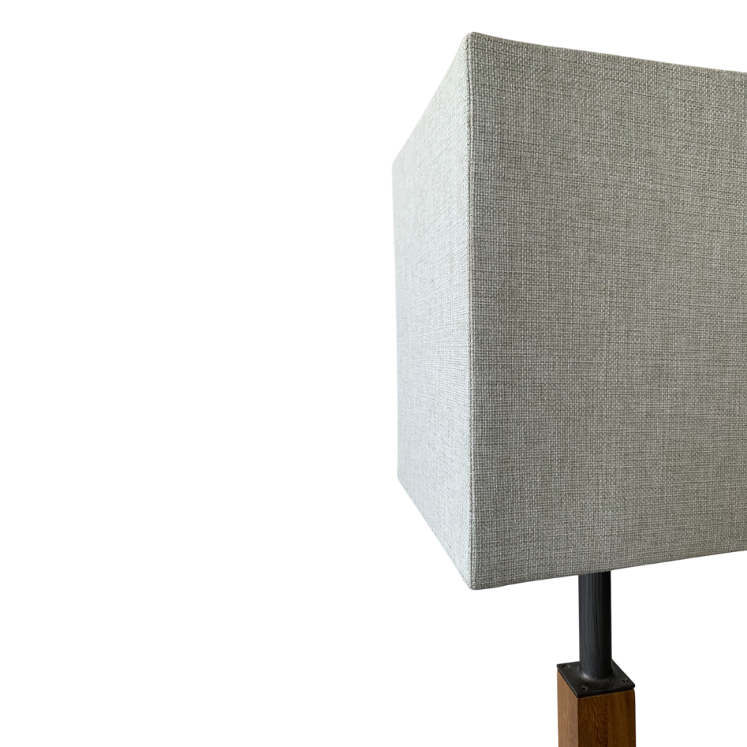 LAMPARA D/PIE CUBISTA 0.30X1.70X0.30M